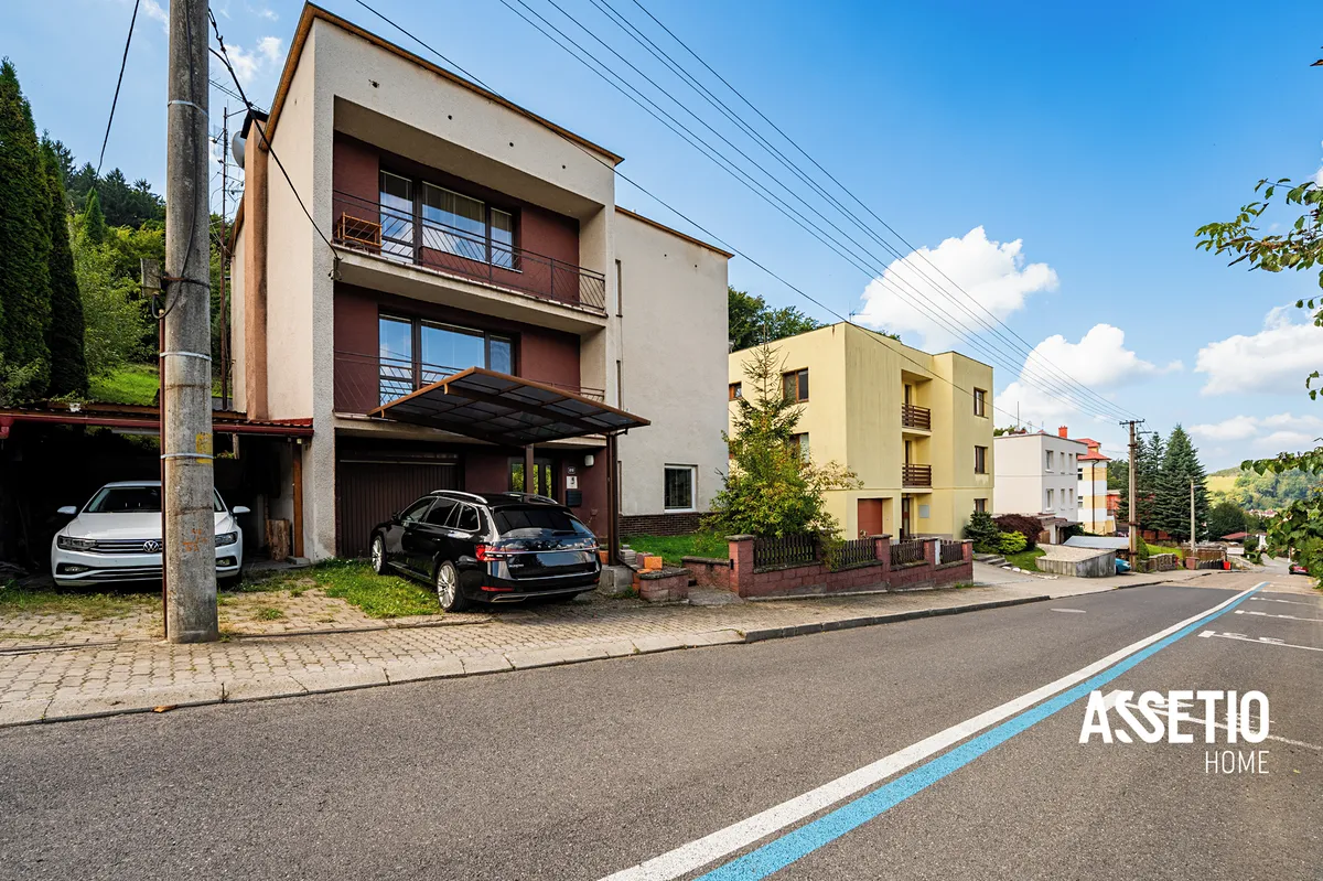 Prodej rodinného domu 244 m², pozemek 792 m²